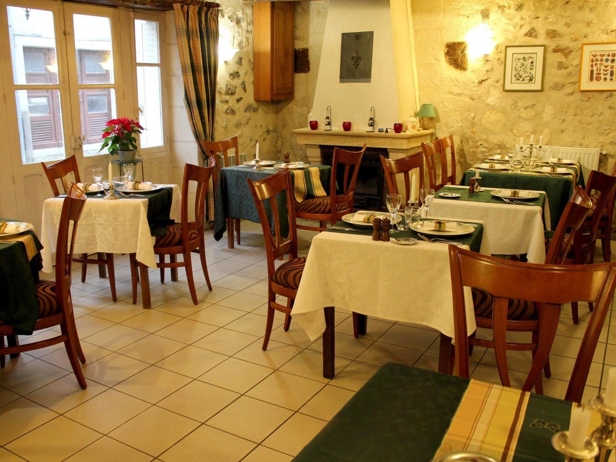 Logis Auberge Le Colombien - Hotel Et Restaurant Villandry Exterior foto